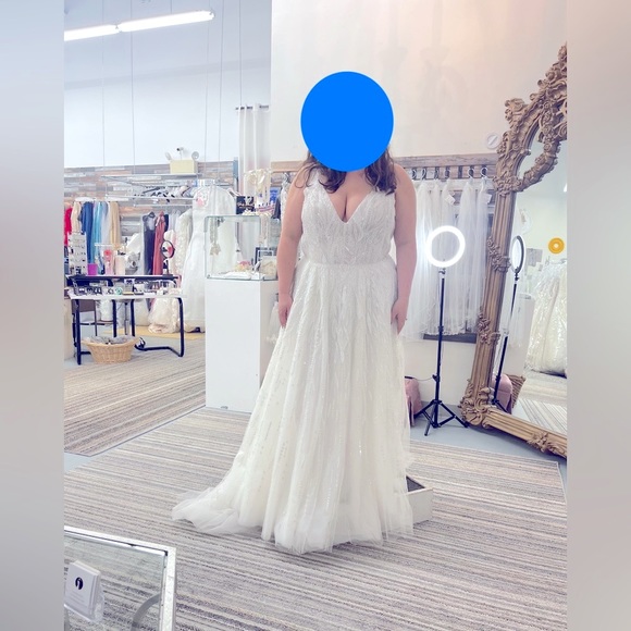 Enaura Margo wedding dress with bustle NWT - Picture 3 of 7